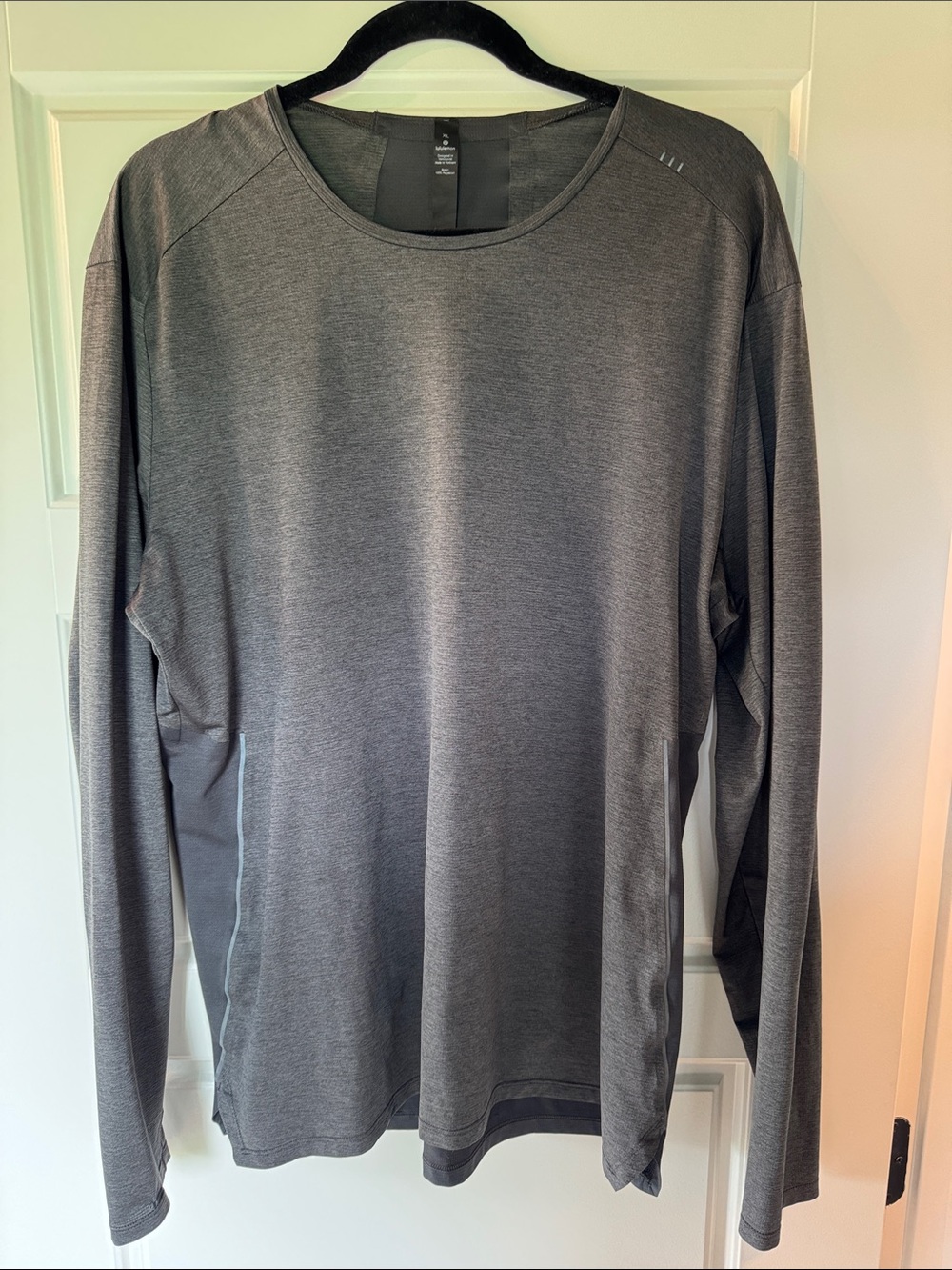 lululemon athletica Men's Long Sleeve Tee - Charcoal